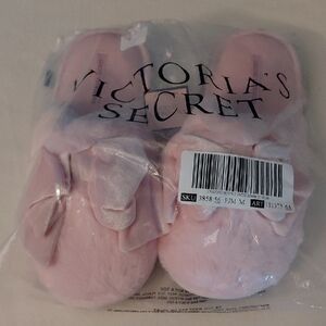NWT Victoria's Secret Soft Pink Slippers, Size Medium 7-8